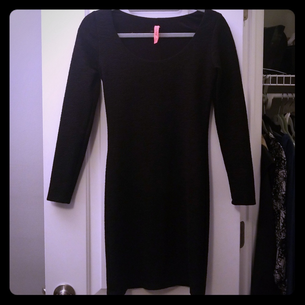 Textured fitted knee length black dress